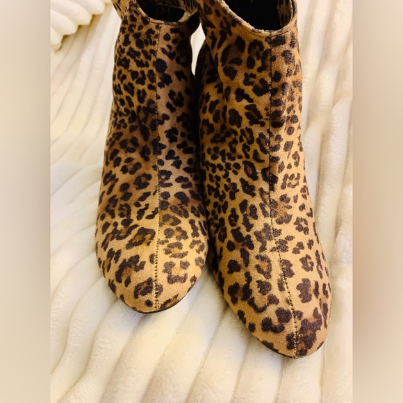 IMPO NWOT LEOPARD WEDGE HEEL BOOTIES rear zipper, stretchy suede like material - Picture 4 of 8